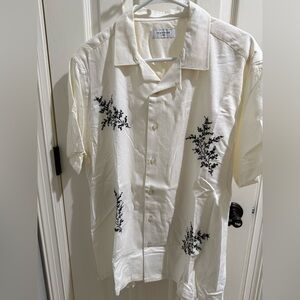 7 Diamonds Men's Cream Short-Sleeve Button-Down Shirt with Black Embroidery